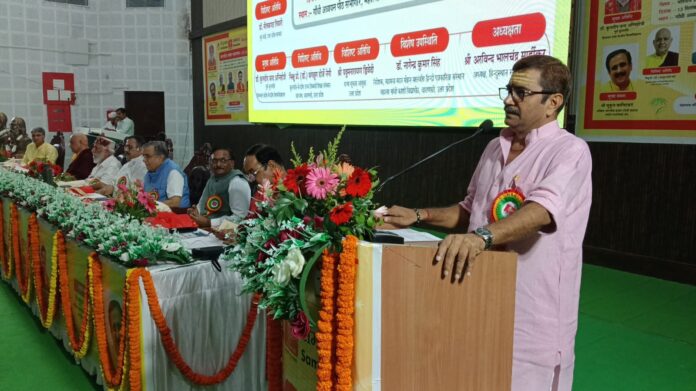 कार्यक्रम को सम्बोधित करते विशिष्ट अतिथि विधायक डॉ. नीलकंठ तिवारी