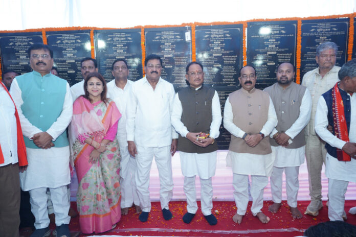 जिलास्तरीय शिक्षक सम्मान एवं प्रतिभावान विद्यार्थी सम्मान समारोह