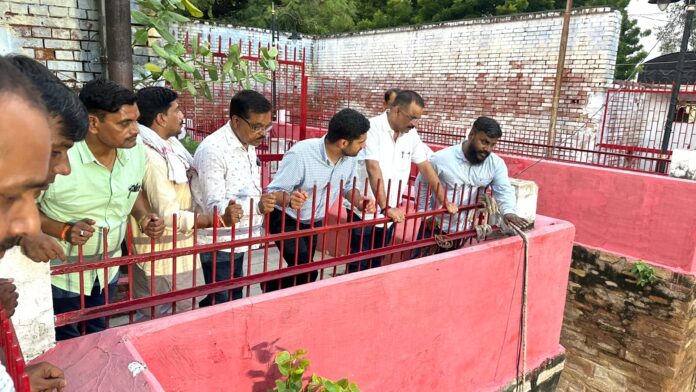 लोलार्क छठ की तैयारियों को परखते महापौर व नगर आयुक्त