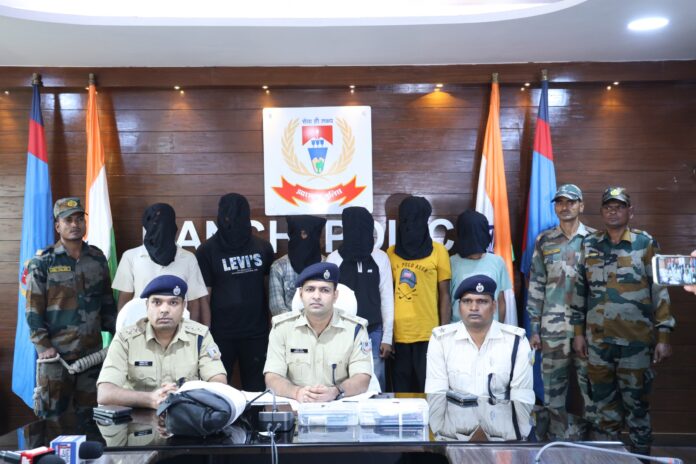 सिटी एसपी जानकारी देते हुए