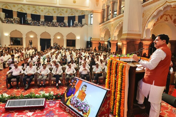 अभियंता दिवस समारोह में संबोधित करते हुए मुख्यमंत्री डॉ. यादव