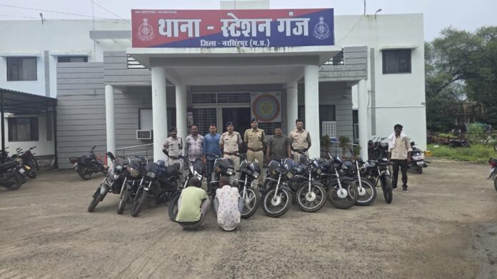 नरसिंहपुर पुलिस ने मोटरसाइकिल जब्त कर चोरों को किया गिरफ्तार
