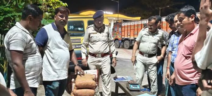 एगरा में गांजे के साथ पुलिस कर्मी