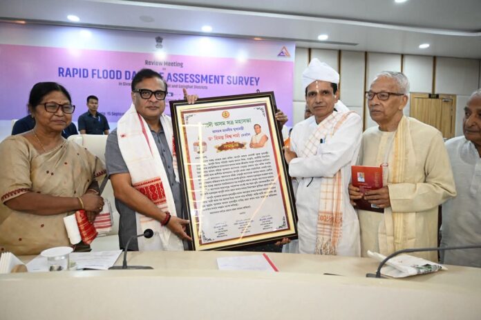 Image of the Assam CM Himanta Biswa Sarma Receiving the‘Satra Sarathi Award’ in Jorhat.