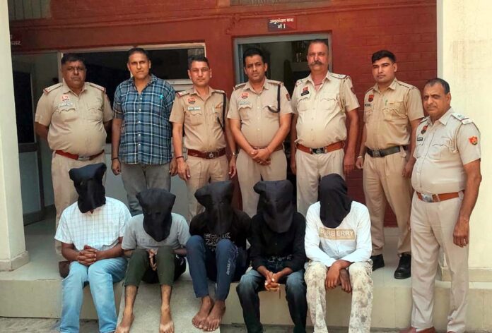 हत्या मामले में पकड़े गए पांचों आरोपी।