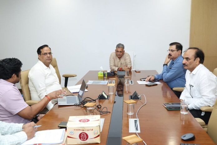 मंत्री इन्दर सिंह परमार के समक्ष अध्ययन के निष्कर्षों एवं अनुशंसाओं का प्रस्तुतीकरण