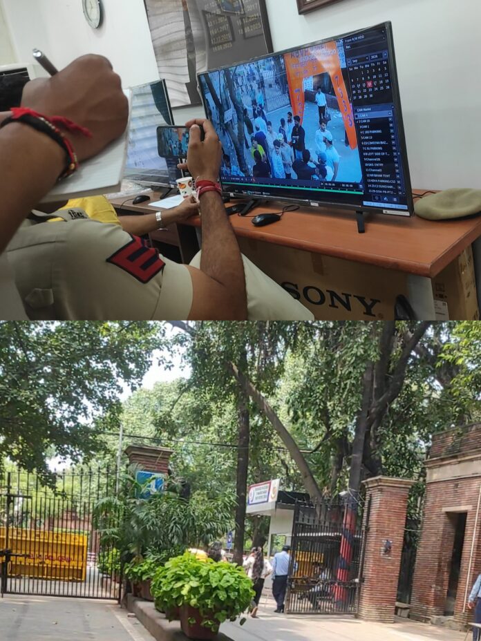 डीयू के प्रॉक्टर कार्यालय में पुलिस सीसीटीवी खंगालती हुई।