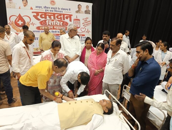 सेवा संकल्प अभियान के तहत रीवा में वृहद रक्तदान शिविर
