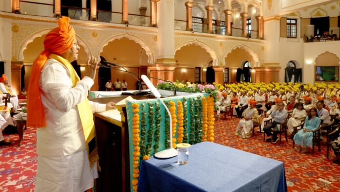 दीक्षांत समारोह को संबोधित करते हुए राज्यपाल मंगुभाई पटेल