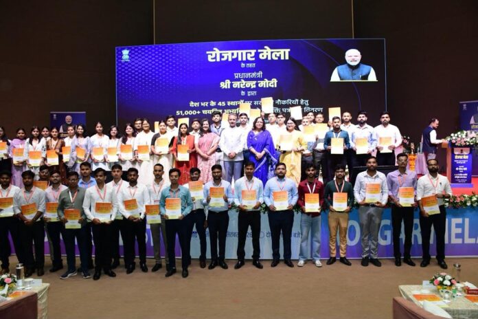 लखनऊ में विभिन्न मंत्रालयों एवं विभागों में चयनित 209 अभ्यर्थियों को नियुक्ति पत्र प्रदान किए गए