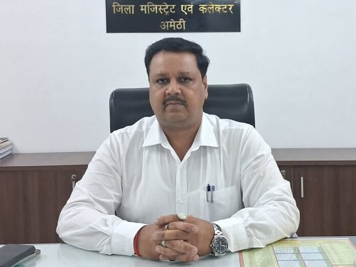 जिलाधिकारी संजय चौहान की फाइल फोटो