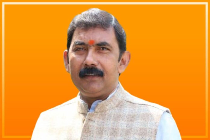 जिला प्रभारी शंकर गिरी जिला प्रभारी शंकर गिरी