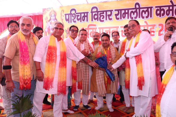 पश्चिम विहार में राम लीला भूमि पूजन समारोह में शामिल सांसद प्रवीण खंडेलवाल