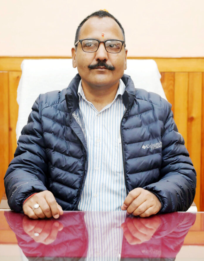 जिलाधिकारी ललित मोहन रयाल।
