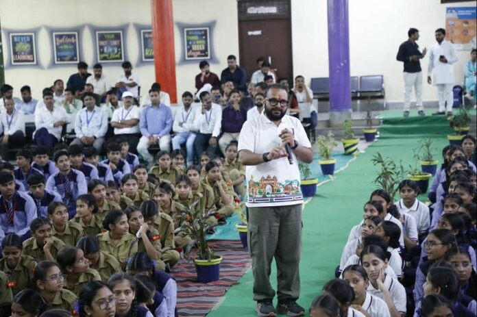 वड़नगर से निकली सेवा संकल्प यात्रा पहुंची इंदौर जिले के बेटमा