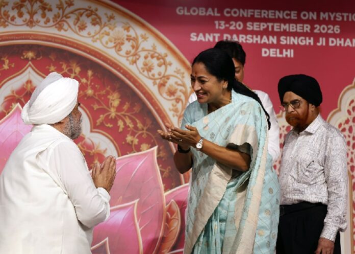 दिल्ली की मुख्यमंत्री श्रीमती रेखा गुप्ता नई दिल्ली में आयोजित विश्व आध्यात्मिक सम्मेलन में संत राजिंदर सिंह से मुलाकात के बाद विदा लेती हुईं।