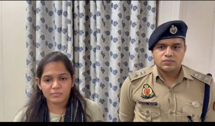 जानकारी देती डीएम