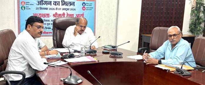 बैठक लेते सीडीओ ललित नारायण मिश्रा