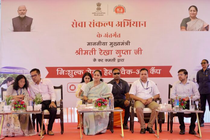 दिल्ली की मुख्यमंत्री रेखा गुप्ता गुरुवार को हैदरपुर स्थित आयुर्वेदिक अस्पताल में निशुल्क मेगा स्वास्थ्य जांच शिविर का शुभारंभ करते हुए