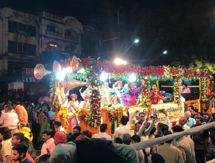 इंदौर में झाकियां निकलते हुए (फाइल)