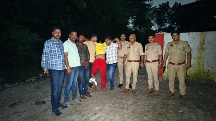 घायल आरोपी संग नवाबाद पुलिस
