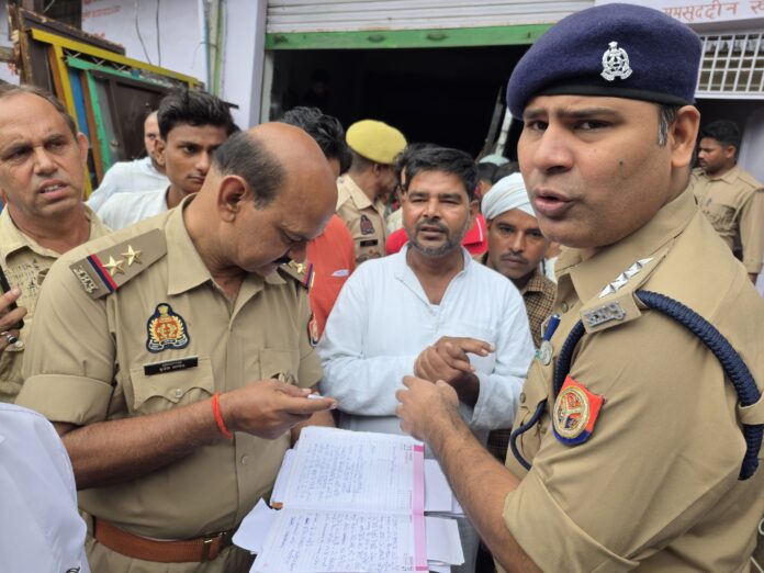 गेट नहीं खुला तो हुआ शक, घर में खून से लथपथ मिले रिटायर्ड फौजी दंपती के शव