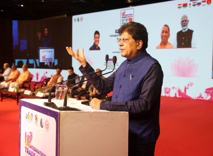 यूपी इंटरनेशनल ट्रेड शो में केंद्रीय वाणिज्य एवं उद्योग मंत्री पीयूष गोयल स्पेशल बिजनेस ग्रोथ में बतौर मुख्य अतिथि बोलते हुए