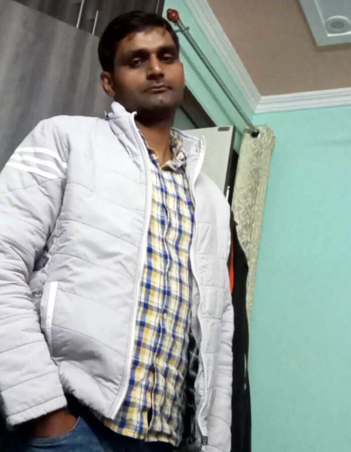 मृतक अमरजीत का फाइल फोटो। मृतक अमरजीत का फाइल फोटो।