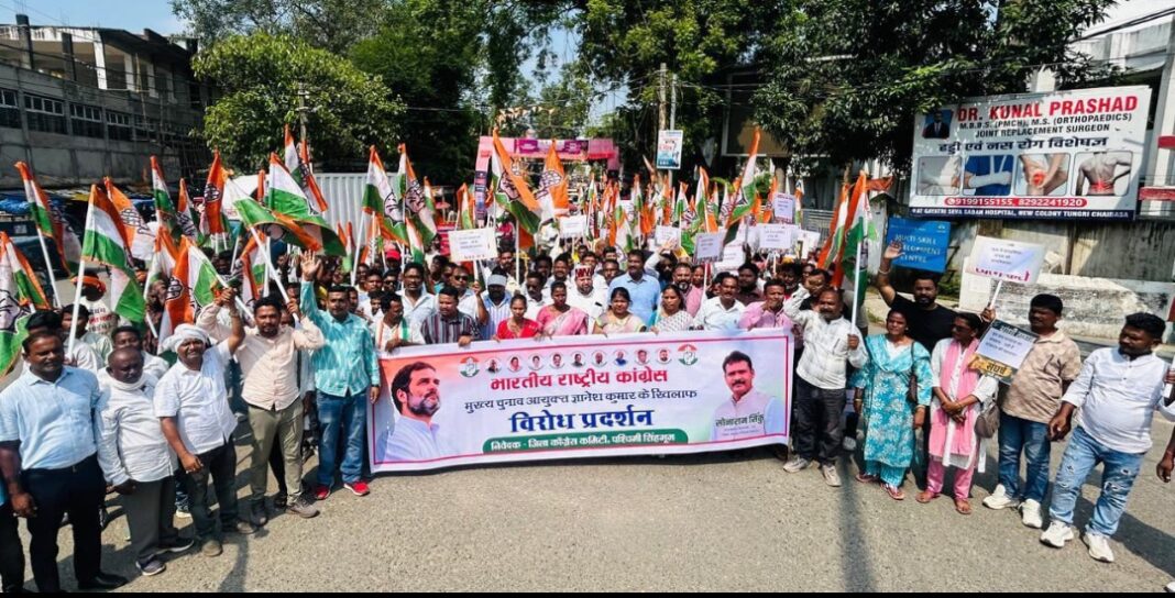 कांग्रेसियों का प्रदर्शन कांग्रेसियों का प्रदर्शन