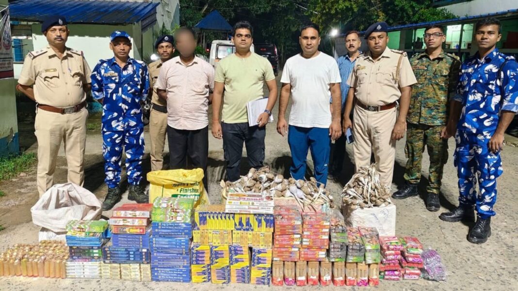 पुलिस अभियान में 350 किलो आतिशबाजी जब्त पुलिस अभियान में 350 किलो आतिशबाजी जब्त