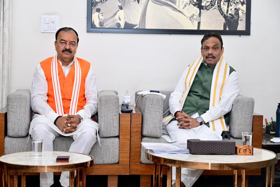 उप मुख्यमंत्री केशव प्रसाद मौर्य ने भाजपा प्रदेश प्रभारी विनोद तावड़े से की शिष्टाचार भेंट, आगामी चुनावों की तैयारियों पर हुई चर्चा उप मुख्यमंत्री केशव प्रसाद मौर्य ने भाजपा प्रदेश प्रभारी विनोद तावड़े से की शिष्टाचार भेंट, आगामी चुनावों की तैयारियों पर हुई चर्चा