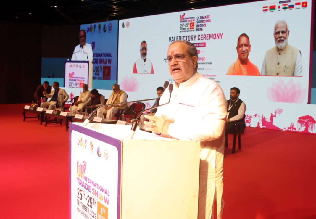 यूपी इंटरनेशनल ट्रेड शो के समापन अवसर पर बोलते हुए यूपी के कैबिनेट मंत्री भूपेंद्र चौधरी यूपी इंटरनेशनल ट्रेड शो के समापन अवसर पर बोलते हुए यूपी के कैबिनेट मंत्री भूपेंद्र चौधरी