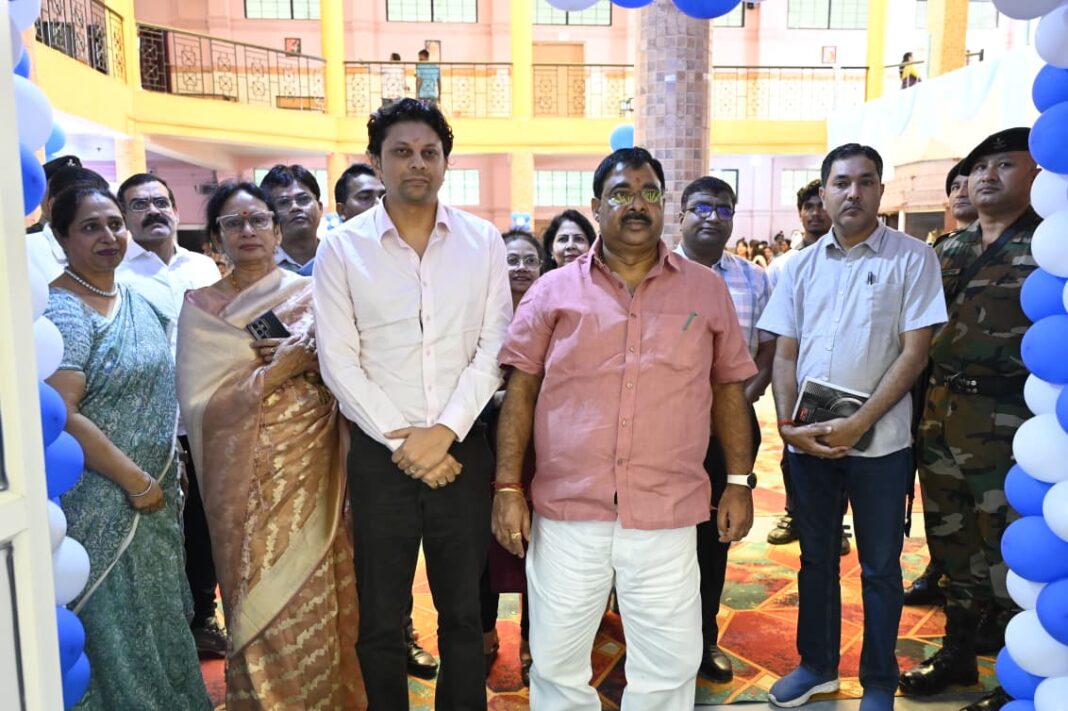 असीमो कंपोजिट स्किल लैब का उदघाटन करते मंत्री