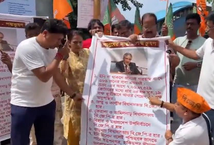ज्ञानेश कुमार को पद्मभूषण दिए जाने की मांग के साथ कोलकाता में लगे पोस्टर