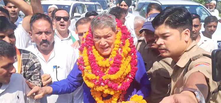 यात्रा के दौरान हरीश रावत के साथ उमड़ा सैलाब यात्रा के दौरान हरीश रावत के साथ उमड़ा सैलाब