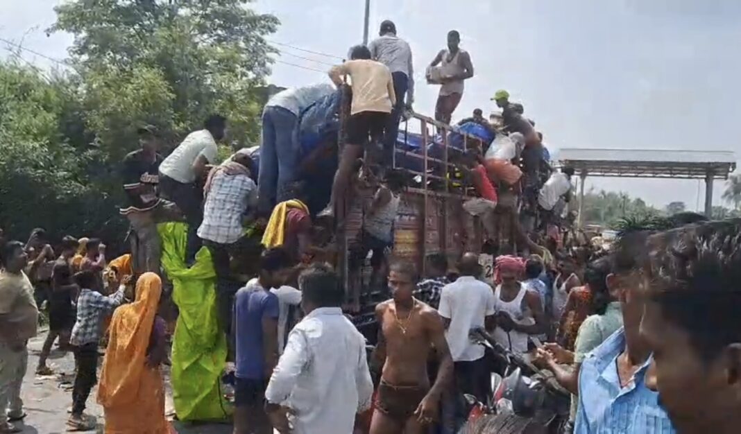 अररिया फोटो:शराब लोडेड ट्रक अररिया फोटो:शराब लोडेड ट्रक