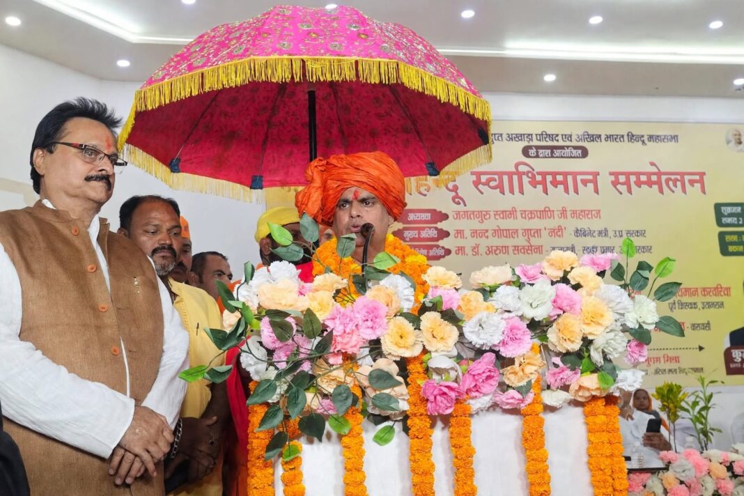प्रयागराज के केपी कम्यूनिटी सेंटर में आयोजित हिंदू सम्मान समारोह से संबंधित छाया चित्र