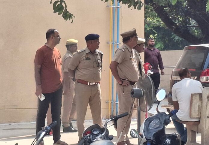 पुलिस अधिकारी