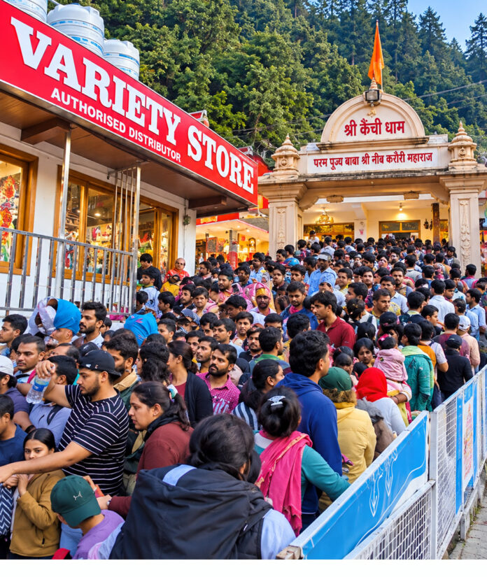 कैंची धाम में दर्शनों के लिये उमड़े श्रद्धालु। कैंची धाम में दर्शनों के लिये उमड़े श्रद्धालु।
