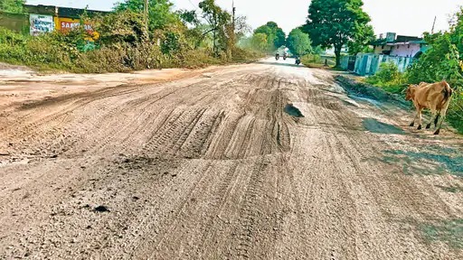 जांजगीर-चांपा-कोरबा मार्ग पर बदहाली, गड्ढों और धूल से राहगीर परेशान जांजगीर-चांपा-कोरबा मार्ग पर बदहाली, गड्ढों और धूल से राहगीर परेशान