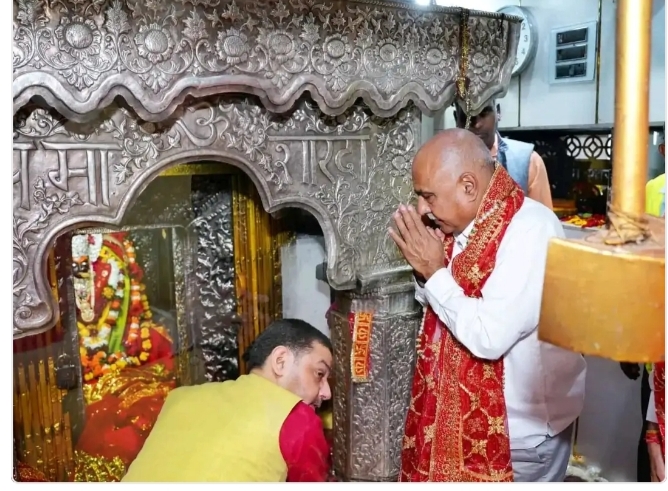 फोटो मां के दर्शन करने की फोटो मां के दर्शन करने की