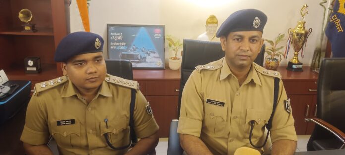 जानकारी देते हुए एसपी जानकारी देते हुए एसपी