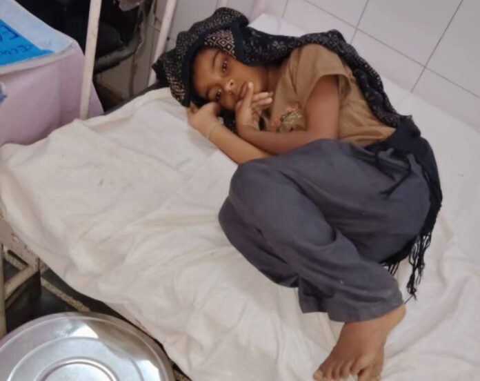 उदयपुर में जर्जर स्कूल भवन की छत का प्लास्टर गिरा, 3 छात्र घायल उदयपुर में जर्जर स्कूल भवन की छत का प्लास्टर गिरा, 3 छात्र घायल