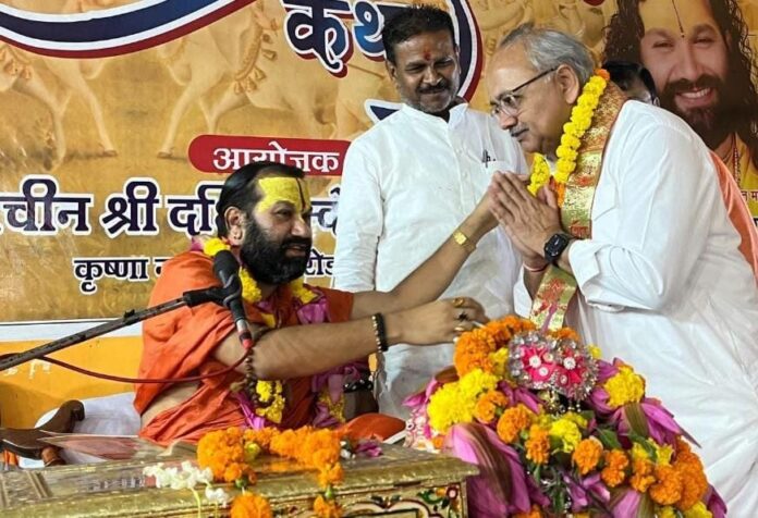 प्रयागराज के कृष्णानगर में चल रही भागवत कथा का छाया चित्र प्रयागराज के कृष्णानगर में चल रही भागवत कथा का छाया चित्र