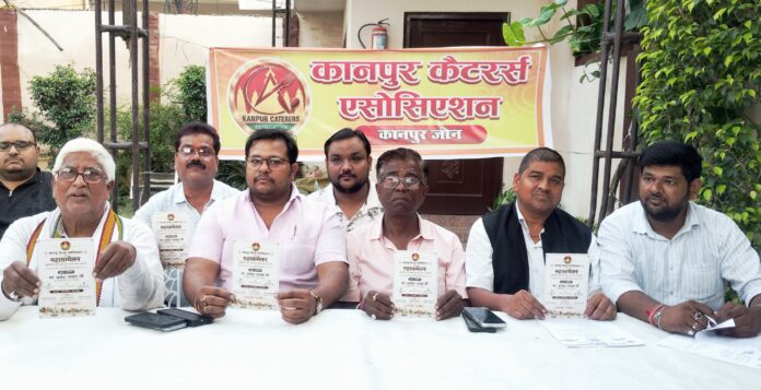 प्रेस वार्ता के दौरान जानकारी देते एसोसिएशन के पदाधिकारी प्रेस वार्ता के दौरान जानकारी देते एसोसिएशन के पदाधिकारी
