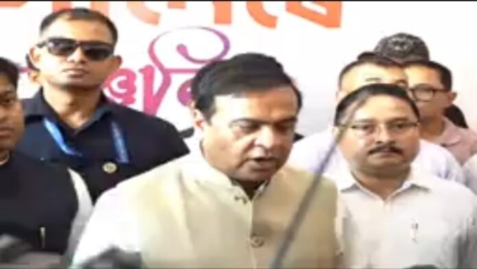 प्रदेश भाजपा मुख्यालय में रक्तदान करने के बाद पत्रकारों से बातचीत करते हुए मुख्यमंत्री डॉ हिमंत बिस्व सरमा।