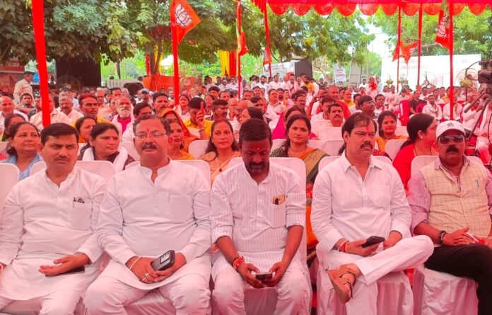 कार्य क्रम मे उपस्थित भाजपा कार्यकर्ता कार्य क्रम मे उपस्थित भाजपा कार्यकर्ता