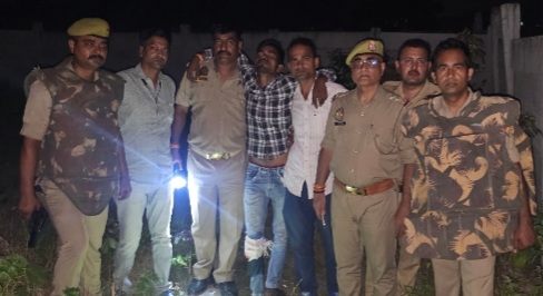 घायल आरोपित पुलिस गिरफ्त में घायल आरोपित पुलिस गिरफ्त में