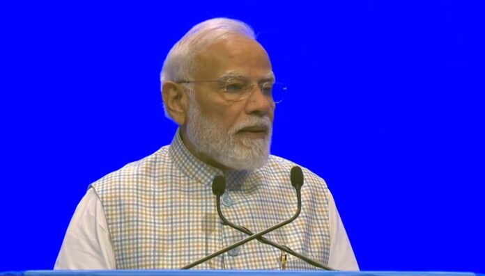 प्रधानमंत्री नरेन्द्र मोदी गुरुवार को 10वें इंडिया मोबाइल कांग्रेस को संबोधित करते हुए प्रधानमंत्री नरेन्द्र मोदी गुरुवार को 10वें इंडिया मोबाइल कांग्रेस को संबोधित करते हुए