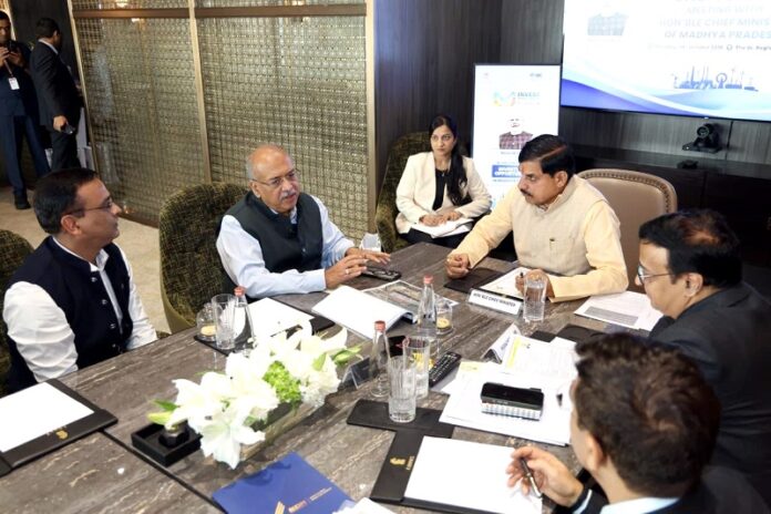 मुख्यमंत्री ने मुम्बई में उद्योगपतियों से वन टू वन चर्चा की मुख्यमंत्री ने मुम्बई में उद्योगपतियों से वन टू वन चर्चा की